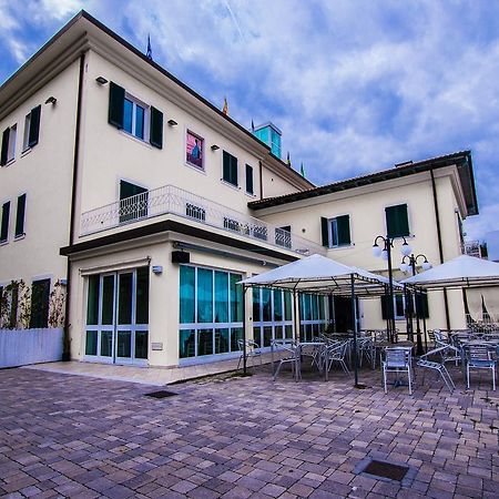 Hotel Butterfly Torre del Lago Puccini Extérieur photo