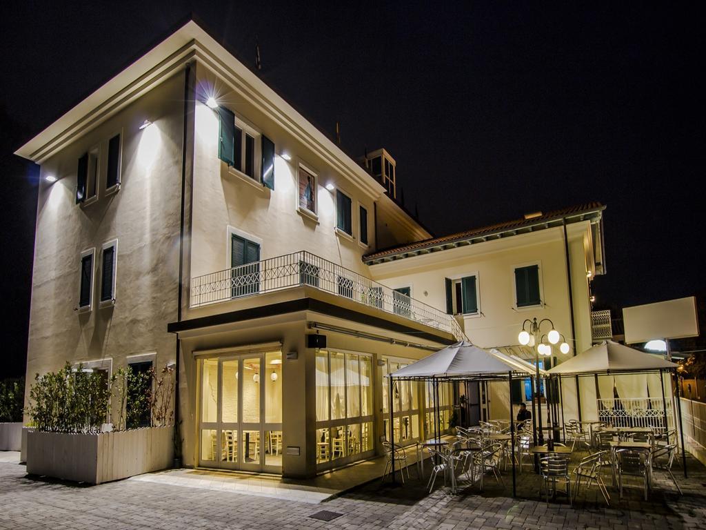 Hotel Butterfly Torre del Lago Puccini Extérieur photo