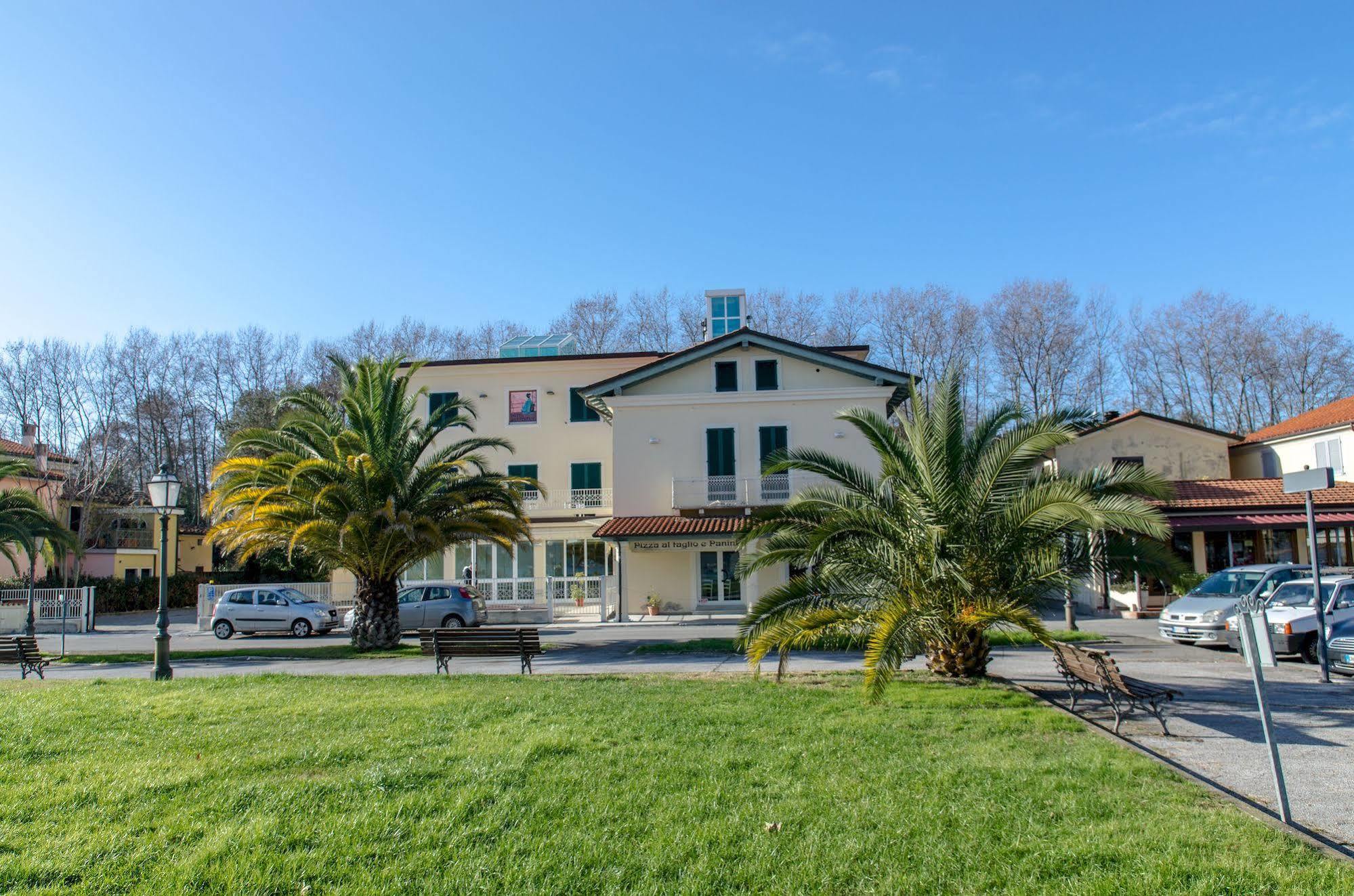 Hotel Butterfly Torre del Lago Puccini Extérieur photo